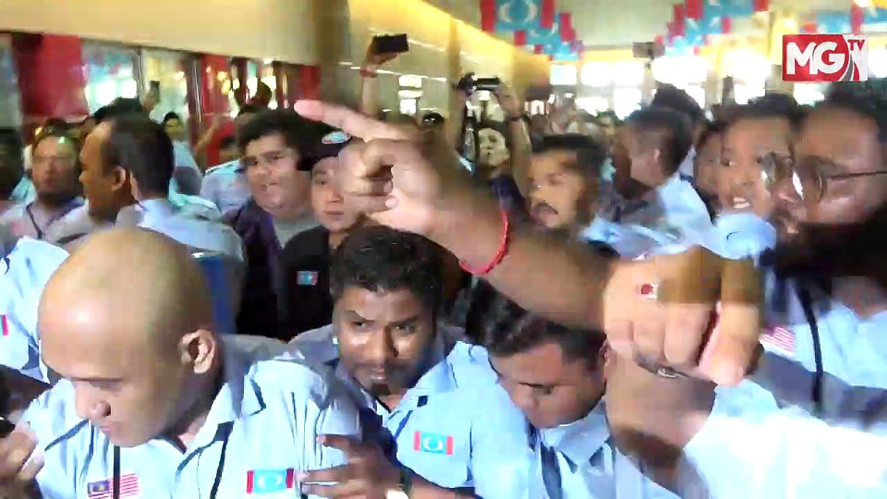 TERKINI  : Gaduh ! Sampai 'KOYAK BAJU PECAH KEPALA' - Penyokong KEADILAN