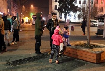 Bolu'da gece saatindeki 3.6'lık deprem vatandaşları sokağa döktü