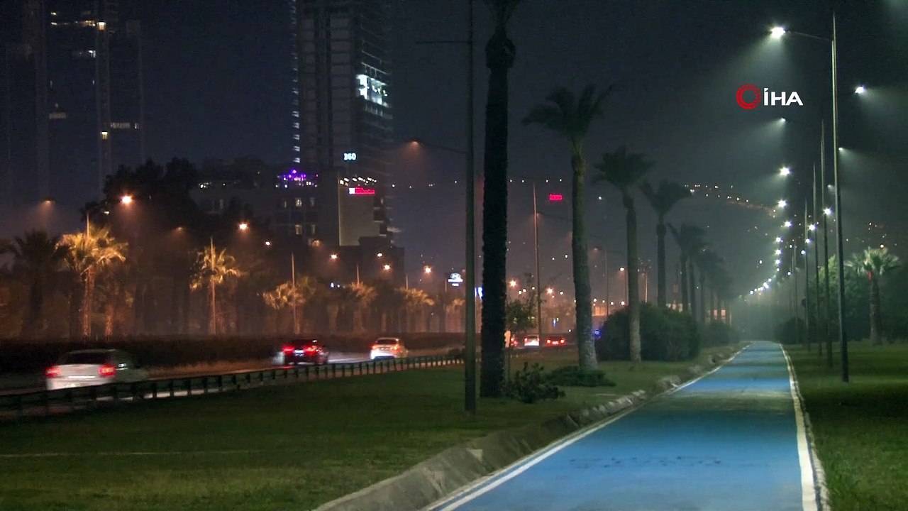 İzmir'de sis ve soba dumanı görüş mesafesini en aza indirdi