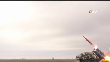 - Ukrayna'nın Fırlattığı Seyir Füzesi İle Su-27 Savaş Uçakları Yan Yana Uçtu