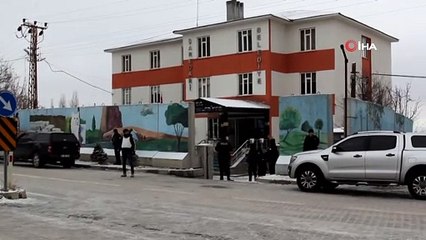 Başkale Belediyesi'ne atanan kayyum göreve başladı