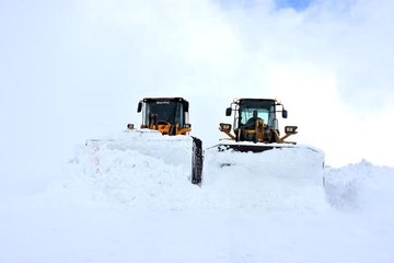 Muş'ta 2 metreyi bulan kar kalınlığı, ekiplere zor anlar yaşattı