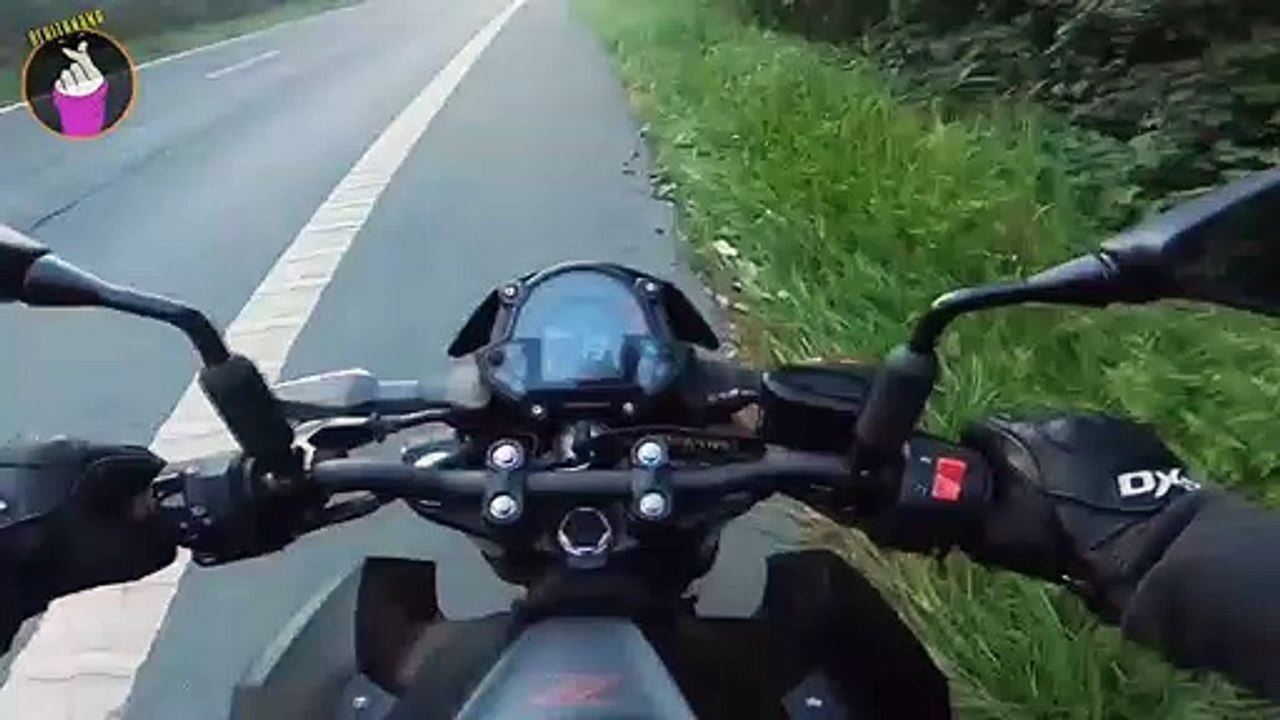 Mengharukan! Pemotor Ini Mendadak Berhenti Di Jalan Hanya Untuk Melakukan Hal Ini!