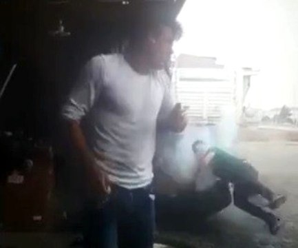 Tamir ettiği lastik patlayınca metrelerce ileri savruldu