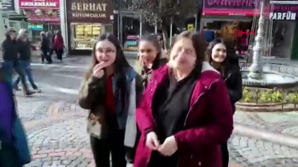 Edirne polisi, kadınların yüzüne sıvı atıp kaçan şüpheliyi arıyor