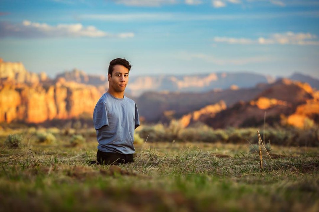 Né sans bras ni jambe, il se met à la danse pour s'intégrer