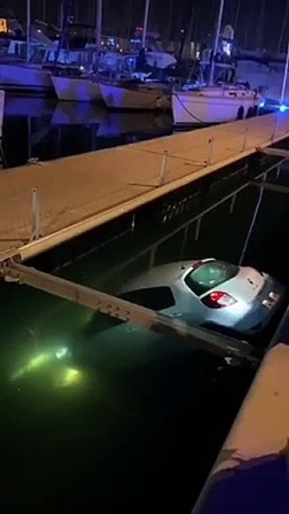 Marseille : il oublie de serrer le frein à main, sa Clio plonge dans le port