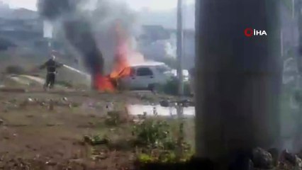 Seyir halindeki araç alev alev yandı