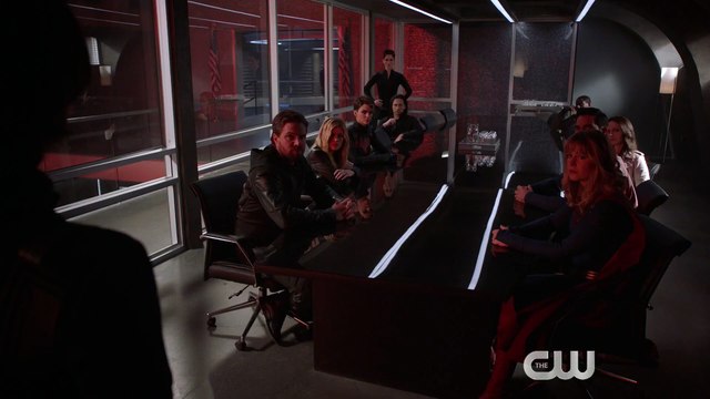 DCTV Crisis on Infinite Earths Crossover Sneak Peek - Heroes Assemble (2019)