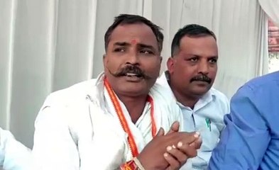 तालाब बचाने के लिए आमरण अनशन पर बैठा वकील