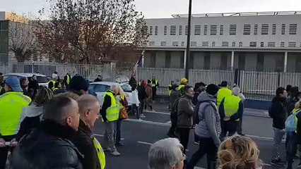 Avignon : les manifestants réclament la libération d'une des leurs