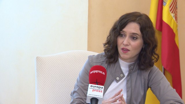 Ayuso aboga por fomentar el acogimiento familiar de los menores migrantes