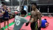 L'entrainement de ce champion de boxe Thaï est intense