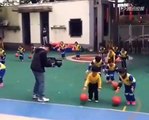 Voilà comment on apprend à jouer au basket en Chine... La classe