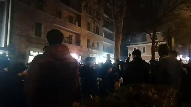 I tifosi della Lazio a Ponte Milvio prima della gara