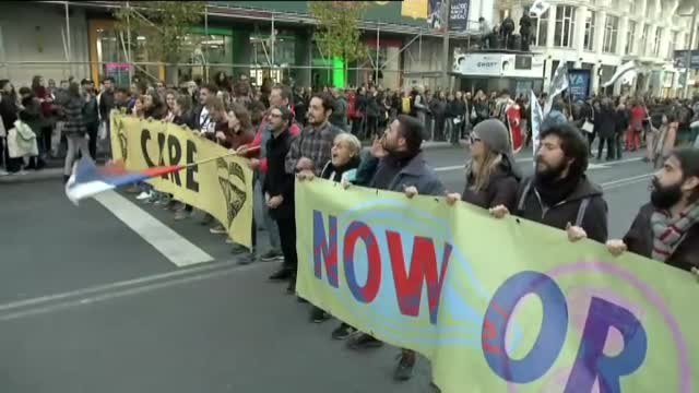 Activistas de 'Extinction Rebellion' cortan la Gran Vía en defensa del planeta