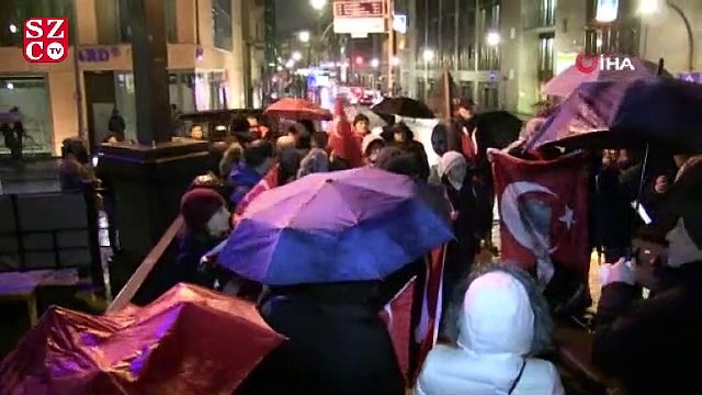 Alman Devlet Kanalı ARD önünde Atatürk protestosu