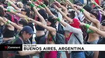 زنان آرژانتینی پرفورمنس «تو متجاوزی» را با الهام از زنان شیلیایی اجرا کردند