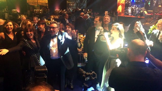 Nasıl geçti habersiz: Mikrofonda Şevval Sam, sahnede Aydın Doğan ve ailesi