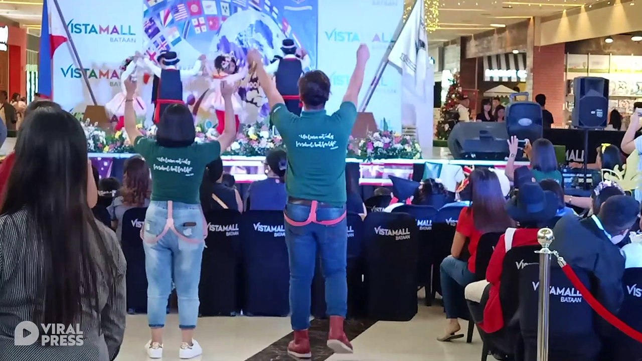 Supportive Teachers Dance When Pupils Forget Their Steps