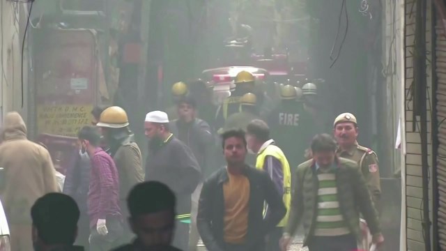 인도 뉴델리 가방공장서 대형 화재...40여 명 사망 / YTN