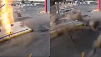 Momento en que una fuerte explosión levanta el suelo de esta gasolinera en Arabia Saudita