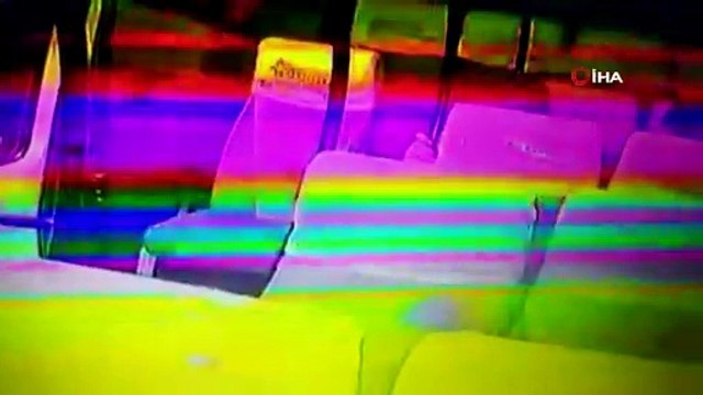 Yolcunun düşürdüğü cep telefonunu kaşla göz arasında böyle çaldılar