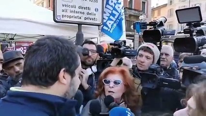 Salvini dal gazebo Lega #StopMES di largo Cairol (07.12.19)