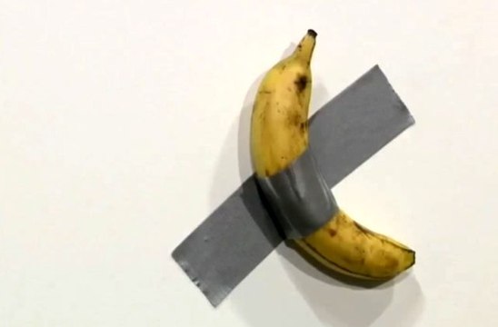 120 bin dolara satılan 'duvara bantlanmış muzu' yedi: Bu, 'aç sanatçı' isimli performansım; çok lezzetliydi