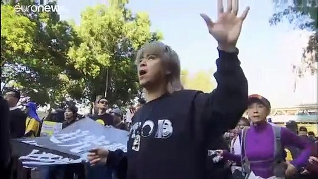 Протестующие дают властям последний шанс