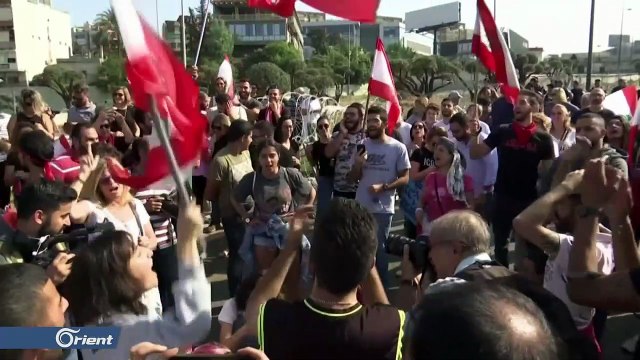 متظاهر يحرق نفسة في ساحة رياض الصلح وسط بيروت