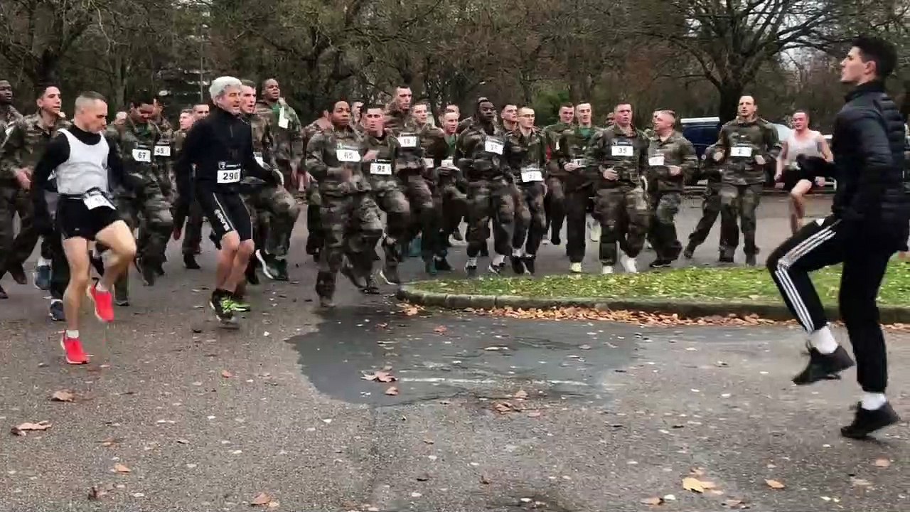 Course sur route - le 1er Régiment de Tirailleurs d'Epinal à l'échauffement avant l'Epi'Run - La Tirailleur