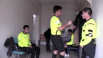 Amatör futbol maçını engelli gençler yönetti