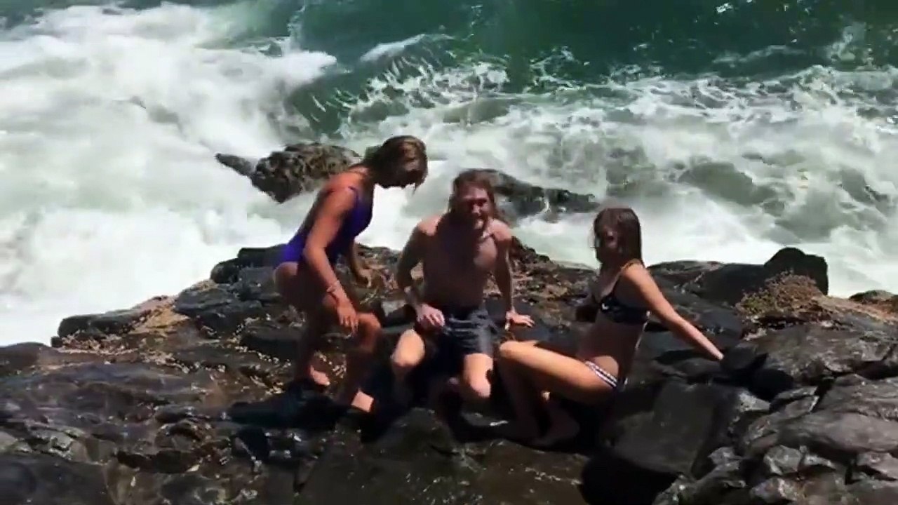 This Is What Happen When You Think You Will Have Fun At Beach