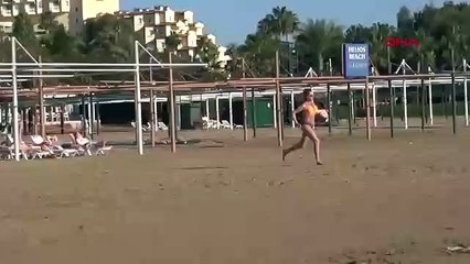 Antalya'da turistler aralık ayında deniz keyfi yaptı