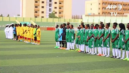 لاعبات كرة قدم سودانيات يخطفن الأضواء بمهاراتهن وجرأتهنّ على تحدي المجتمع