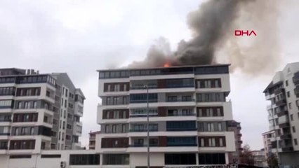 Çorum'da apartman çatısındaki yangın paniğe neden oldu