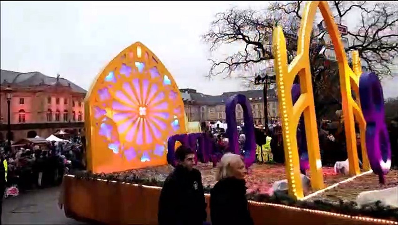 Metz fait son défilé féérique derrière Saint Nicolas