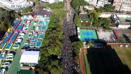Hong Kong: immense foule pour les six mois de la contestation