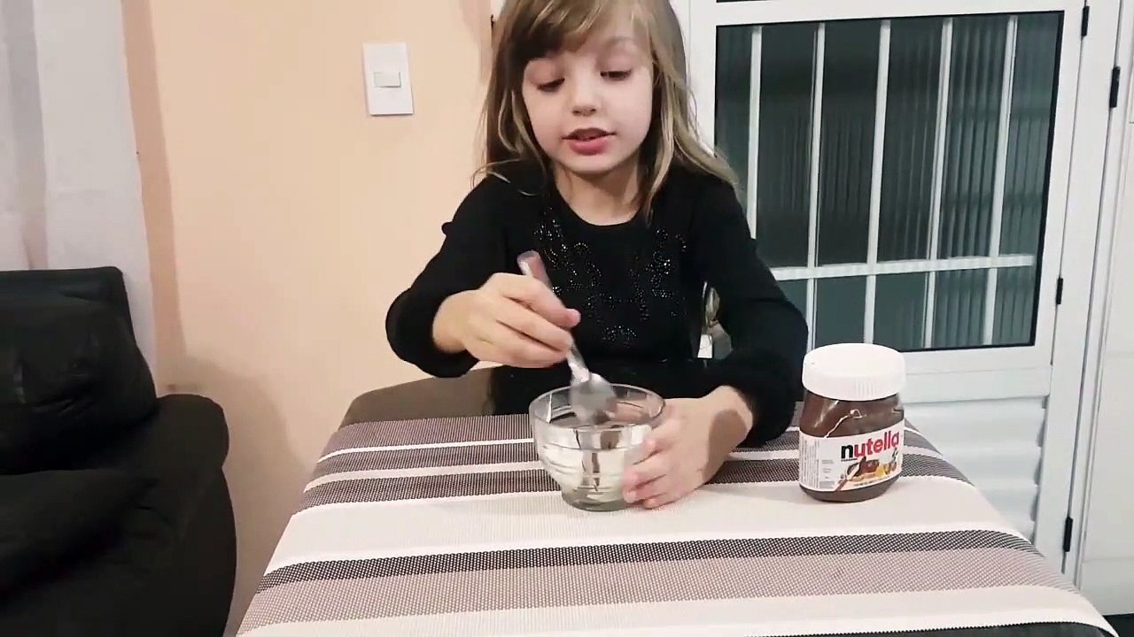 Sophia, Isabella e Alice  Fazendo Slime comestível