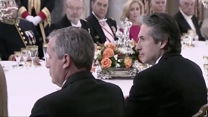 Letizia tira de carácter para sacar a Macri de su error en el brindis