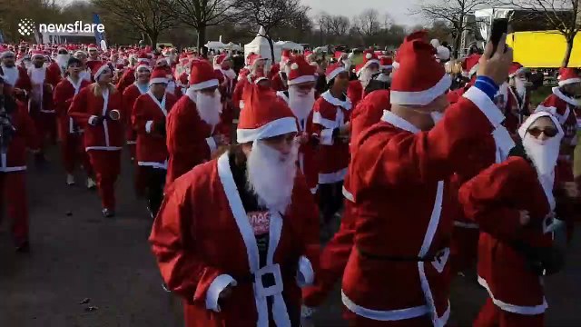 Course de milliers de pères noel pour une association à Londres