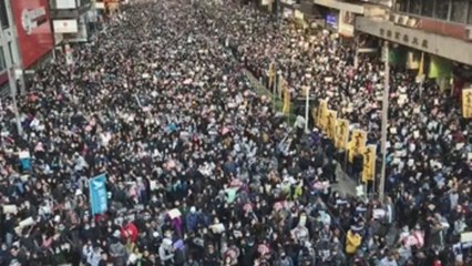 La marea negra vuelve a tomar las calles de Hong Kong