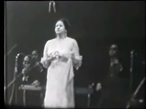 هو صحيح - مقطع من حفل المغرب و جمهور ام كلثوم يكاد يبلع المسرح YouTube