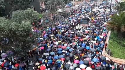 Kolombiya'da, Hong Kong'taki "şemsiye devrimi"ne benzer görüntüler