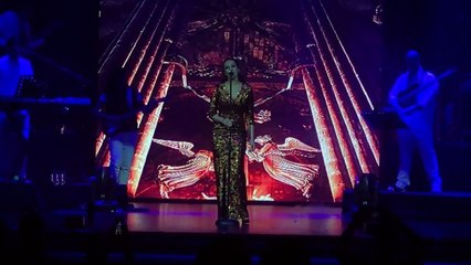 El apasionado beso de Marta Sanchez y Mónica Naranjo en México