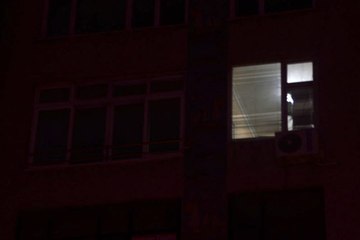 Bağcılar'da 5 hırsız, para kasasını çalarak kayıplara karıştı