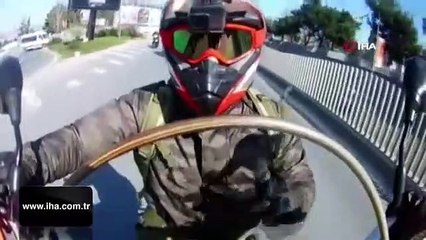 Yine trafik magandası... Makas attı, yaya merdivenini kullandı