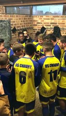 Si vous voulez voir ce qu'est un vestiaire de jeunes heureux, c'est ici !