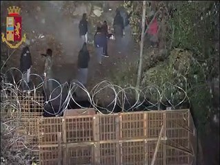 Tensione in Val Clarea- i No Tav lanciano petardi e pietre, respinti con idranti)